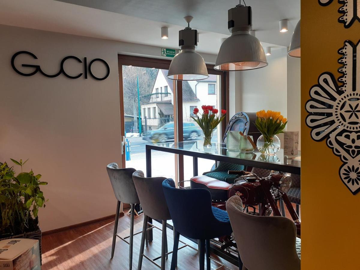 Gucio - Z Restauracja Nocleg ze śniadaniem *